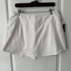 NWT DSG Performance Skort - white - size Large